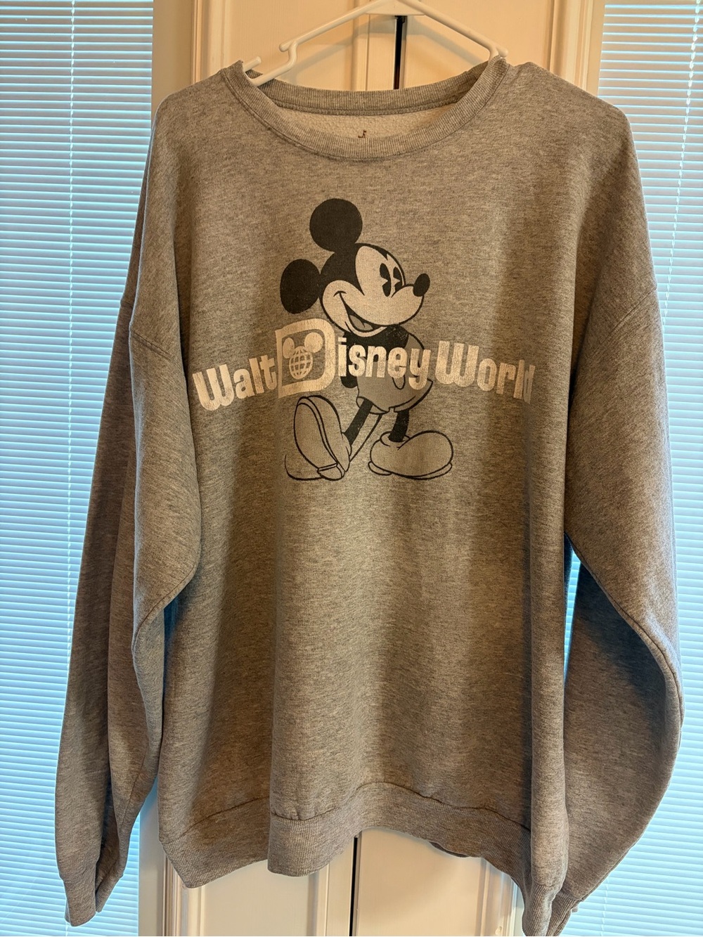 Walt Disney World Mickey Mouse crew neck